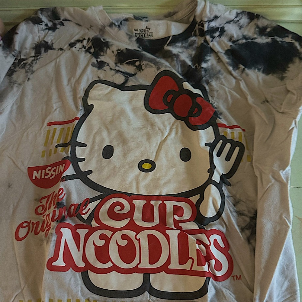 Hello kitty x cup noodles tee!